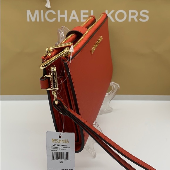 MICHAEL KORS JET SET TRAVEL LG DOUBLE ZIP WRISTLET - Picture 4 of 16